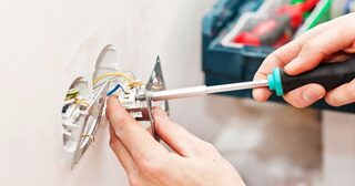 Электромонтажные работы в Губахе от Мастер24 — электромонтаж под ключ, цены от 1659 руб., заказать услуги