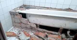 Демонтаж ванны в Губахе от Мастер24 — быстро, недорого, вывоз старой ванны от 1037 руб.